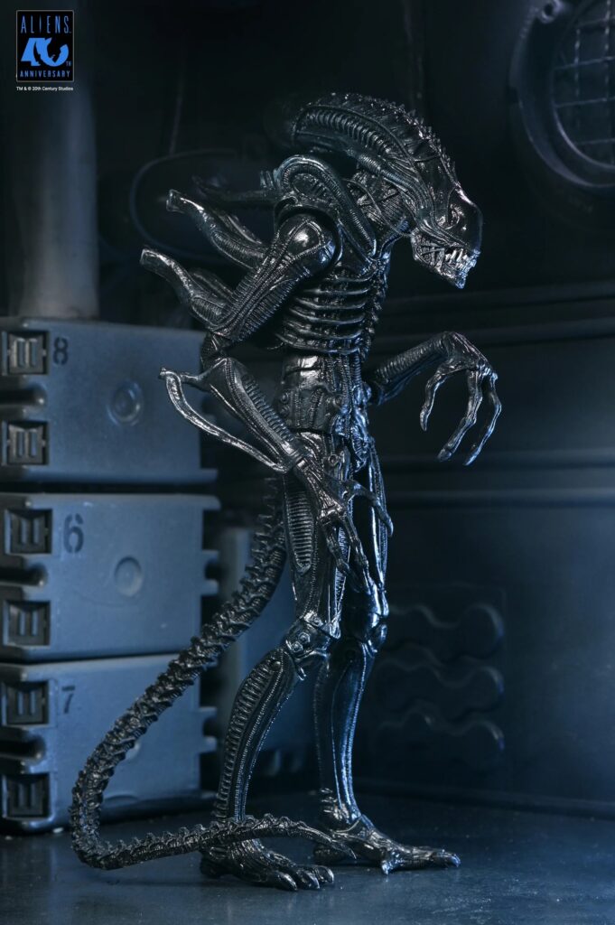 NECA – Aliens – 40th Anniversary Ultimate Xenomorph Warrior: NECA feiert den Alien Day mit einem schwarzen Klassiker